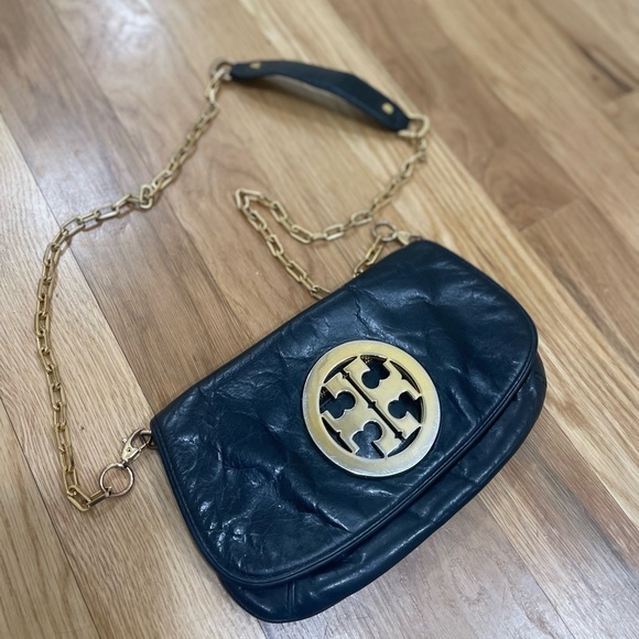 TORY BURCH women’s black leather shoulder bag with gold buckle - Picture 1 of 9